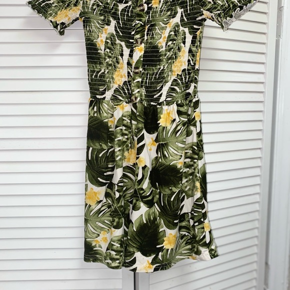 Size medium Romper - Picture 3 of 5